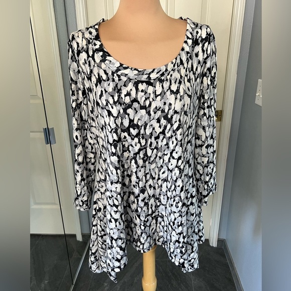 Chaus Leopard Print Stretch Tunic Top - Picture 1 of 7